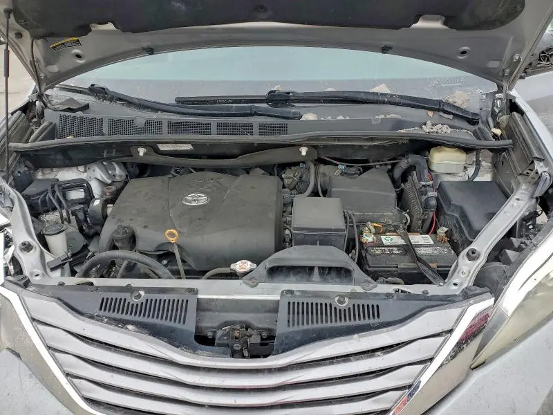 2017 TOYOTA SIENNA XLE  