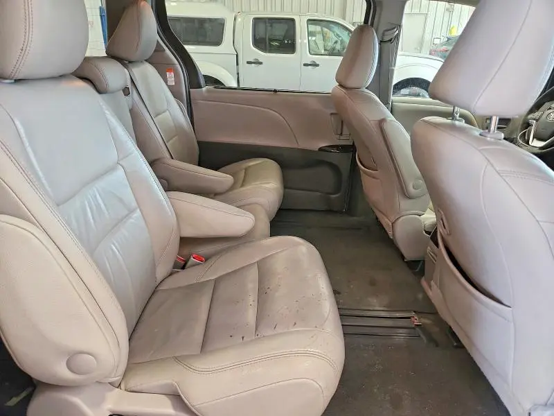 2015 TOYOTA SIENNA XLE PREMIUM 8-PASSENGER  