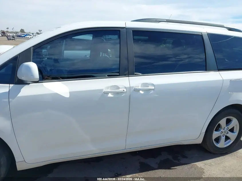 2014 TOYOTA SIENNA LE V6 8 PASSENGER