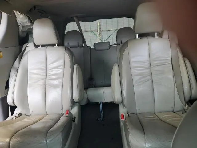 2011 TOYOTA SIENNA XLE  