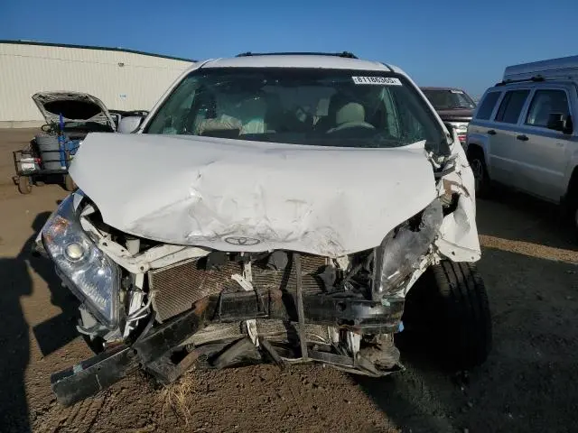 2013 TOYOTA SIENNA LE  