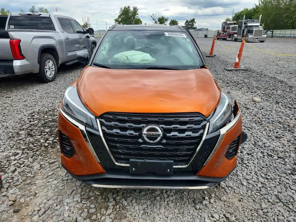 2021 NISSAN KICKS SR  