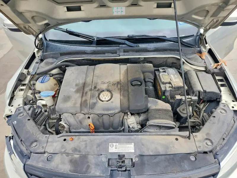 2011 VOLKSWAGEN JETTA SE  