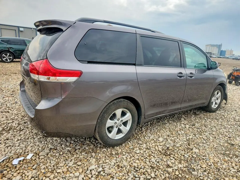 2011 TOYOTA SIENNA LE  