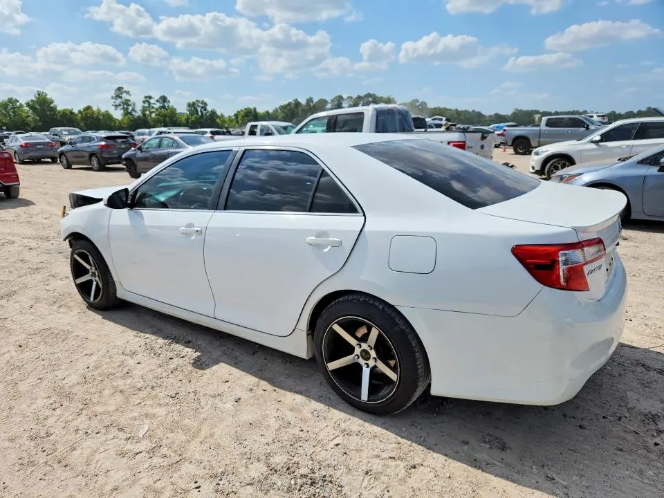 2014 TOYOTA CAMRY SE  