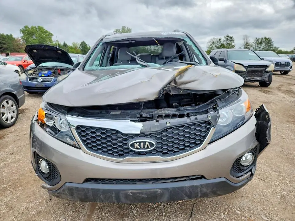 2011 KIA SORENTO LX  