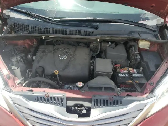 2017 TOYOTA SIENNA XLE  