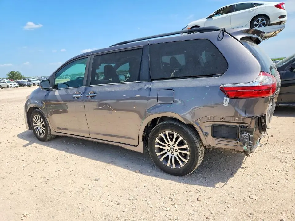 2020 TOYOTA SIENNA XLE 8-PASSENGER  