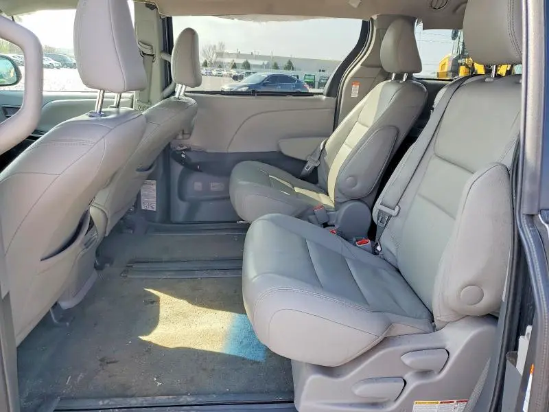 2016 TOYOTA SIENNA XLE 8-PASSENGER  