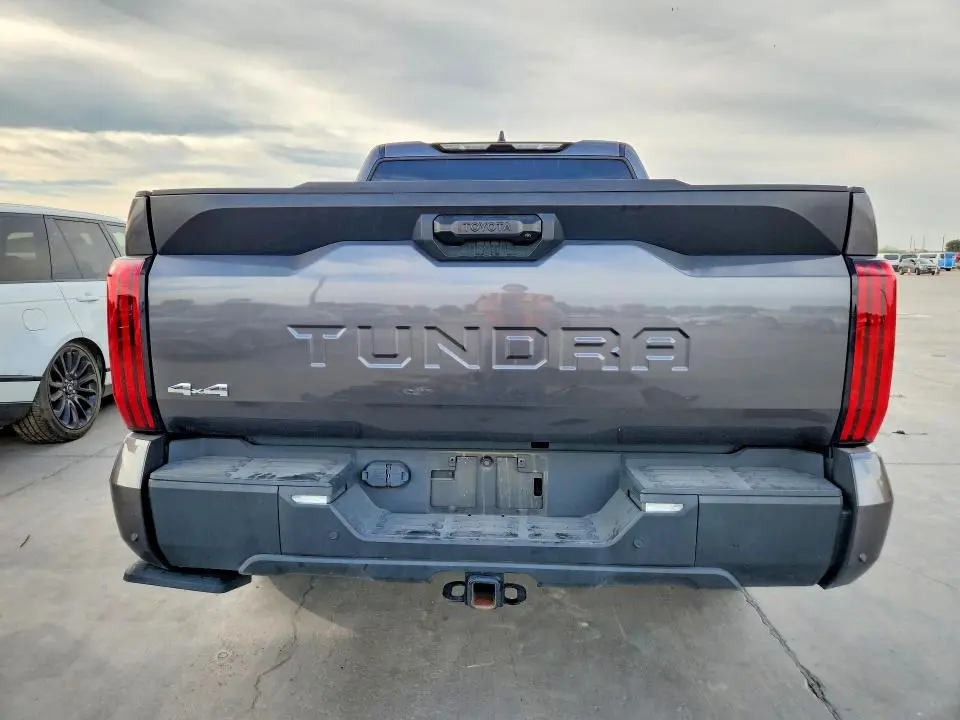 2024 TOYOTA TUNDRA SR5  