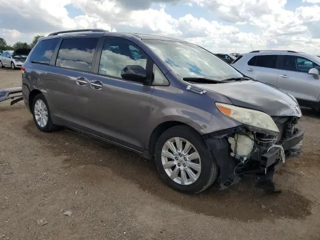 2011 TOYOTA SIENNA XLE  