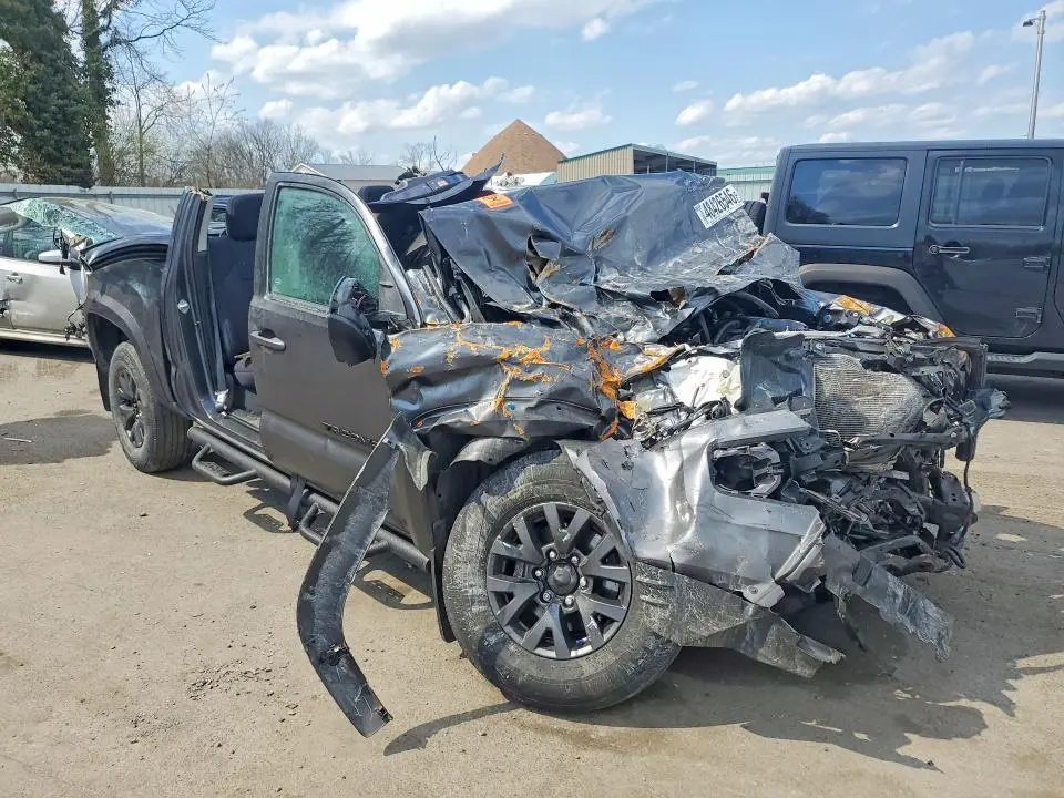 2021 TOYOTA TACOMA SR5 V6  