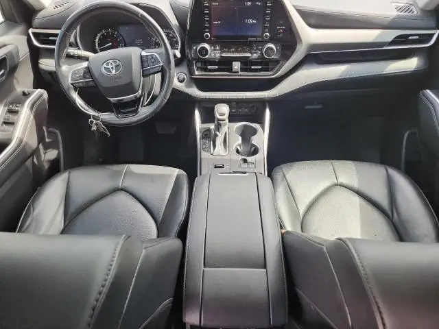 2021 TOYOTA HIGHLANDER XLE  