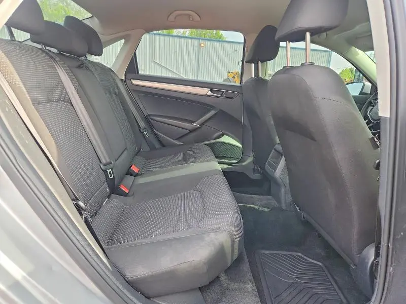 2016 VOLKSWAGEN PASSAT S  