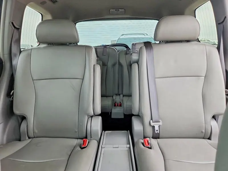 2013 TOYOTA HIGHLANDER SE  