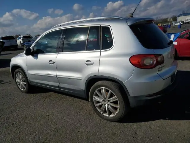 2011 VOLKSWAGEN TIGUAN S  