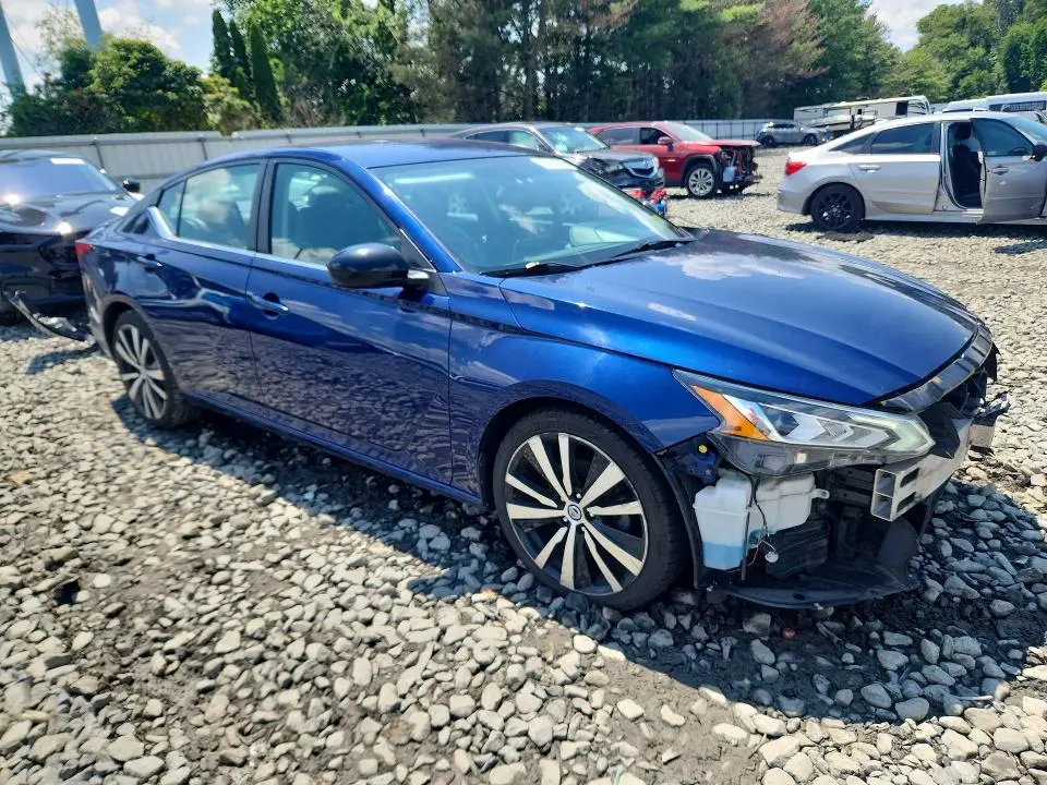 2019 NISSAN ALTIMA SR  