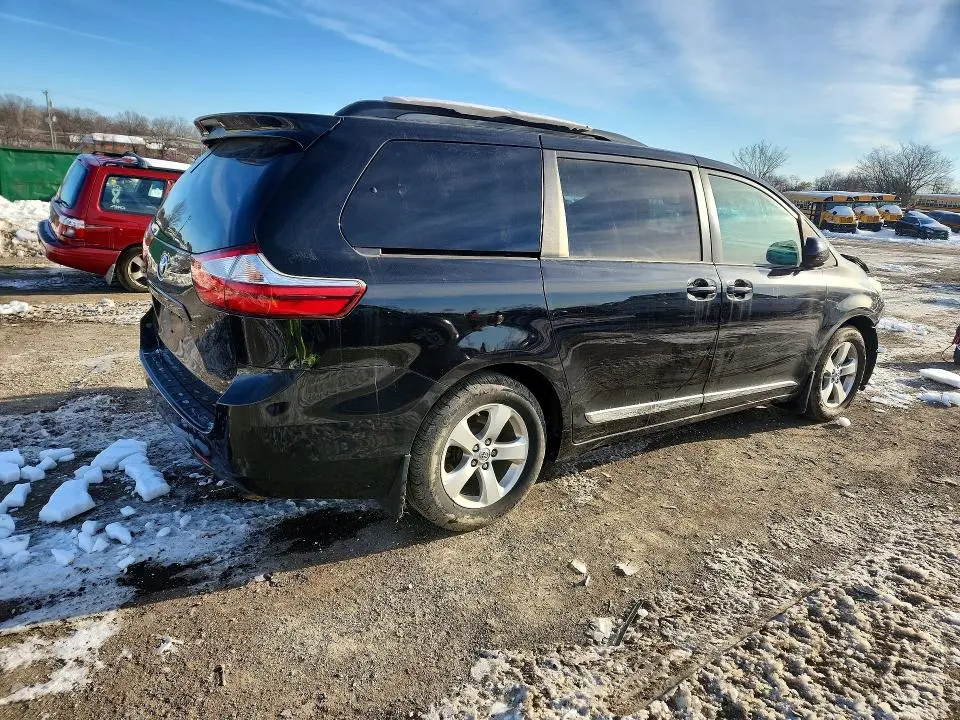 2017 TOYOTA SIENNA LE  