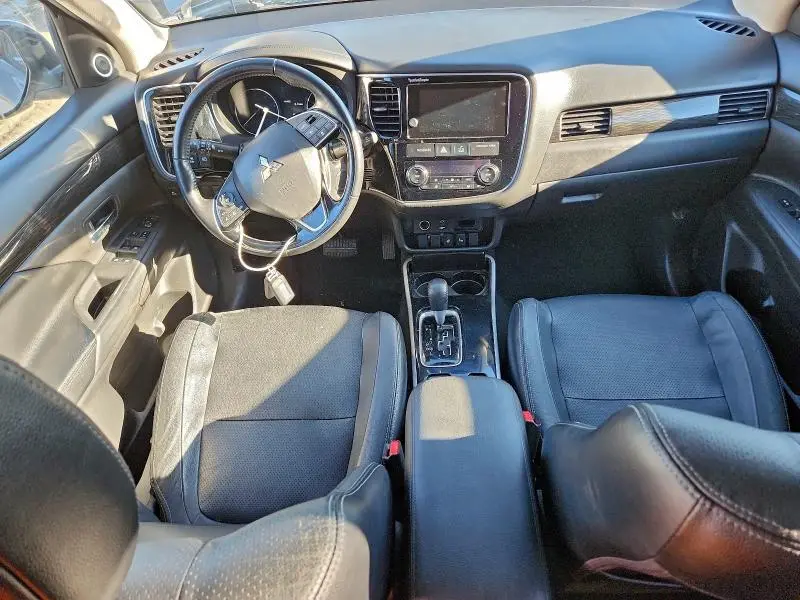 2017 MITSUBISHI OUTLANDER SE  