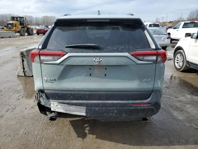 2020 TOYOTA RAV4 XLE  