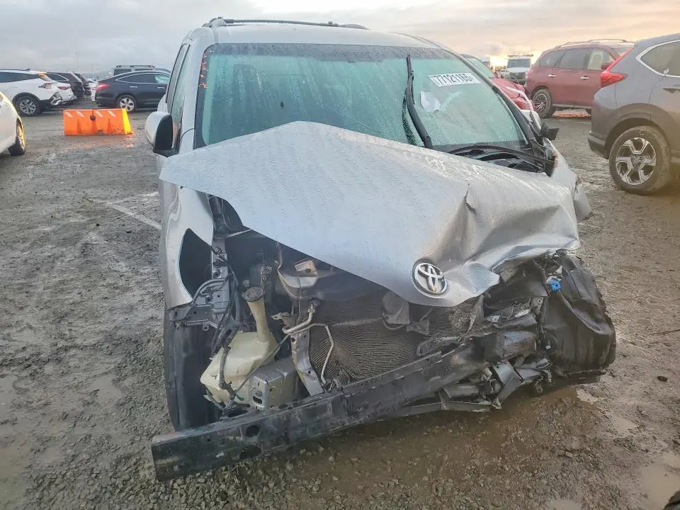 2013 TOYOTA SIENNA SPORT  