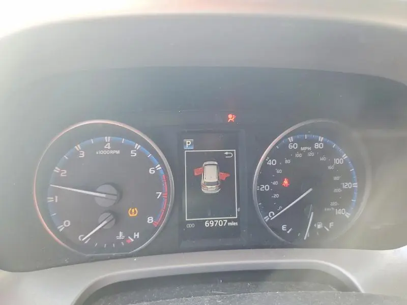 2017 TOYOTA RAV4 XLE  