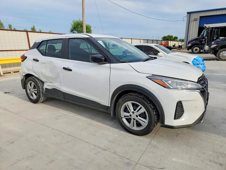 2024 NISSAN KICKS S  