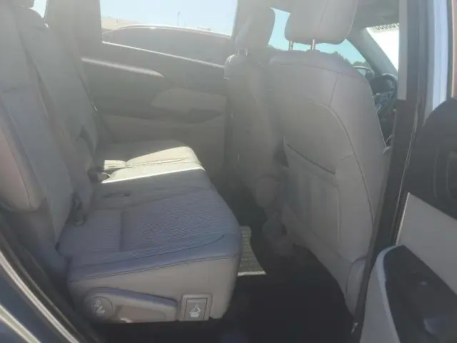 2018 TOYOTA HIGHLANDER LE  