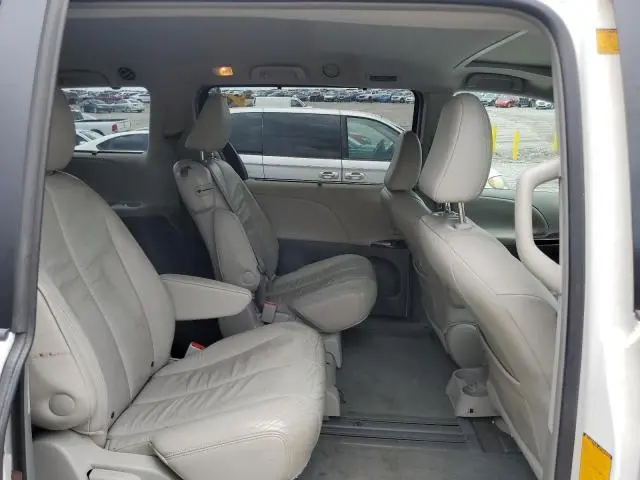 2011 TOYOTA SIENNA XLE  