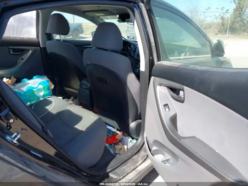 2016 HYUNDAI ELANTRA SE