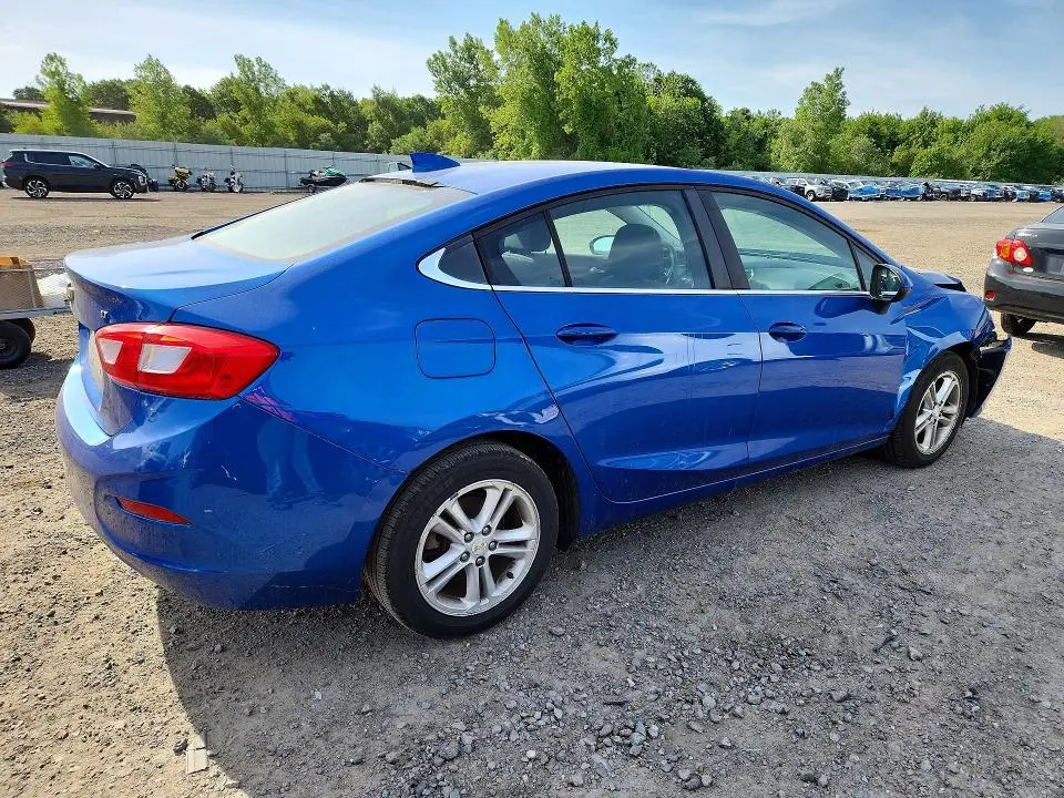 2017 CHEVROLET CRUZE LT  