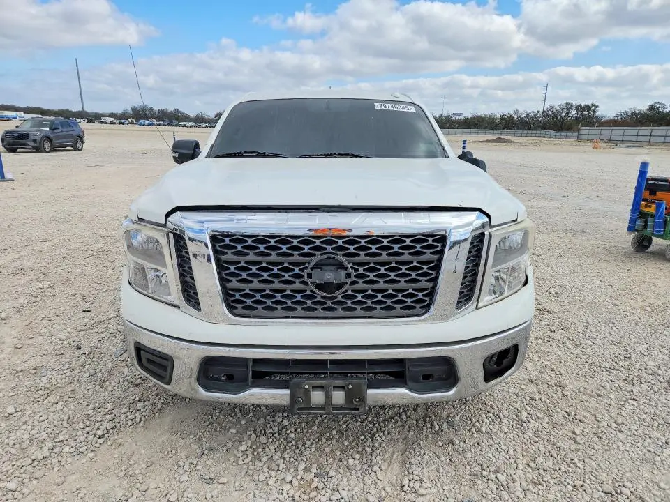 2017 NISSAN TITAN SV  
