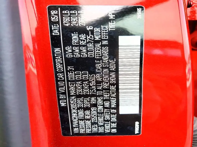 2019 VOLVO XC40 T4 MOMENTUM  