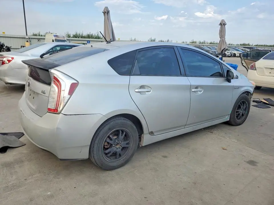 2013 TOYOTA PRIUS TWO  