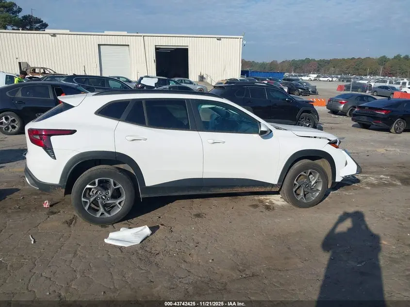 2025 CHEVROLET TRAX FWD LT