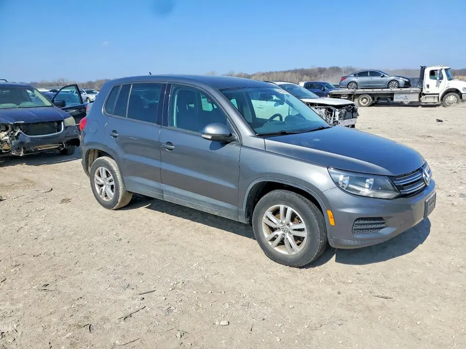 2013 VOLKSWAGEN TIGUAN S  