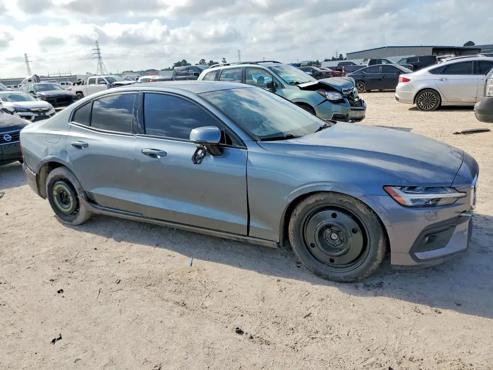 2020 VOLVO S60 T5 MOMENTUM  