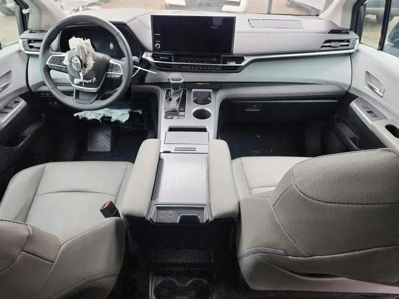 2025 TOYOTA SIENNA XLE 8-PASSENGER  