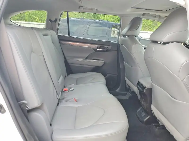 2022 TOYOTA HIGHLANDER LIMITED  