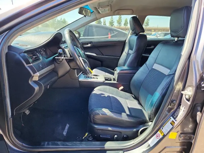 2014 TOYOTA CAMRY SE  