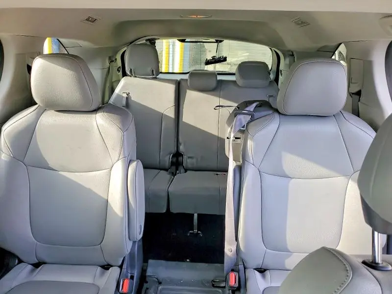 2022 TOYOTA SIENNA XLE 8-PASSENGER  