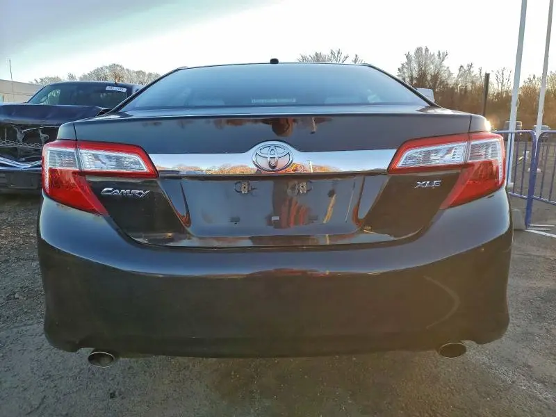 2014 TOYOTA CAMRY SE  