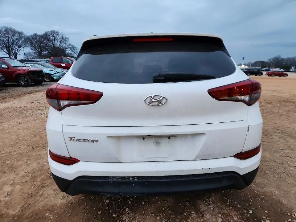 2018 HYUNDAI TUCSON SE  