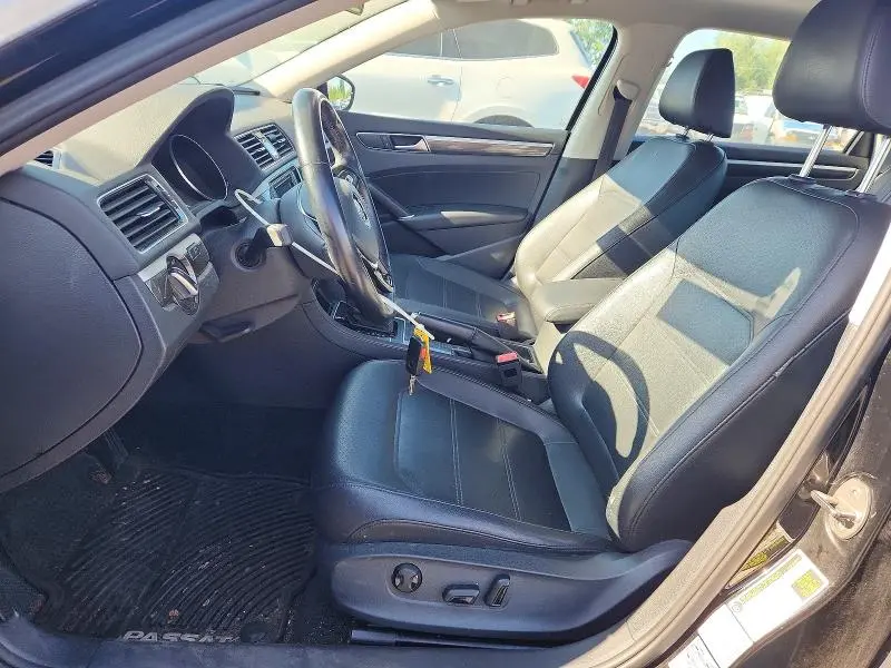 2016 VOLKSWAGEN PASSAT SE  