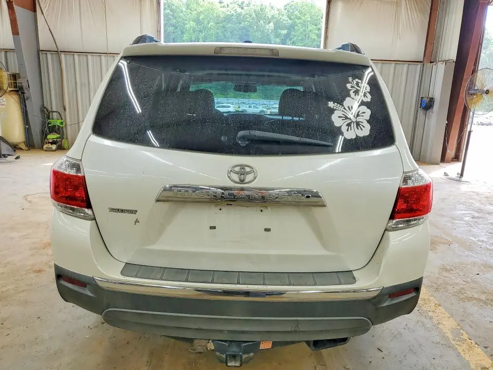 2012 TOYOTA HIGHLANDER SE  