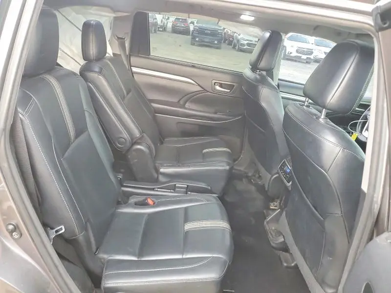 2018 TOYOTA HIGHLANDER SE  