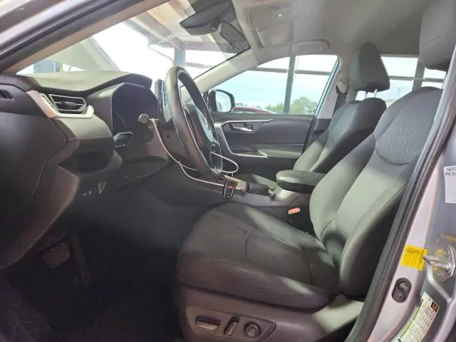 2020 TOYOTA RAV4 XLE  