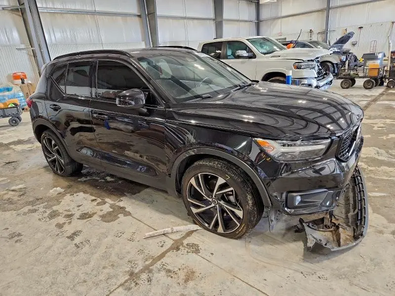 2021 VOLVO XC40 T5 R-DESIGN  