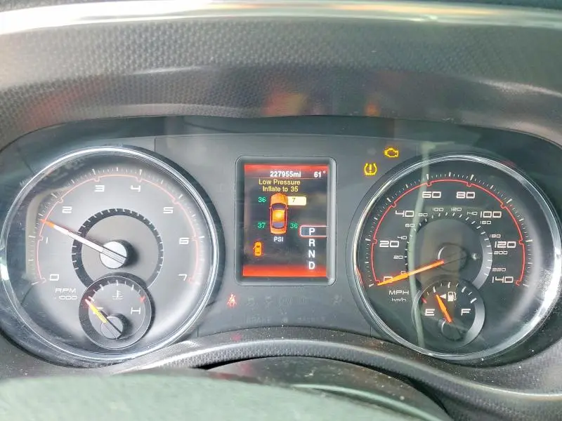 2014 DODGE CHARGER SE  