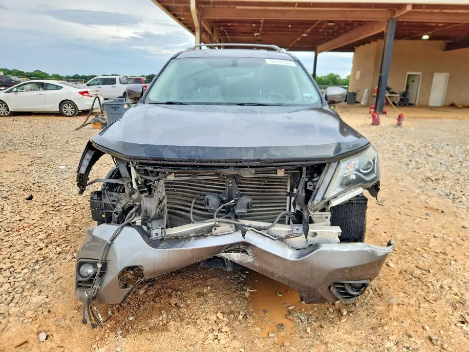 2017 NISSAN PATHFINDER SV  